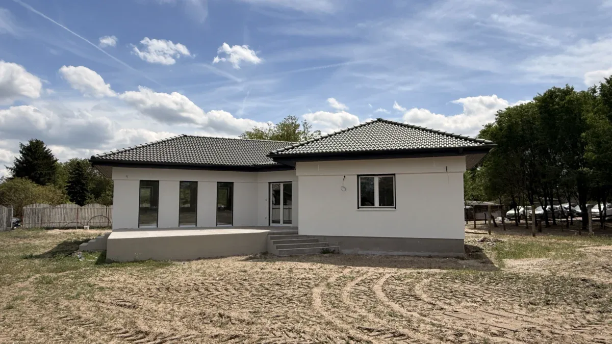 Kecskemét – Úrihegy 128 m²-es téglaház 3000 m²-es telken